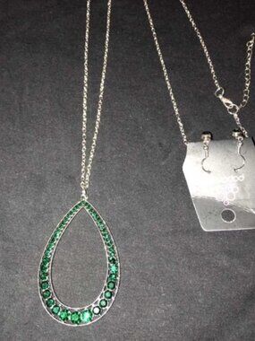 Paparazzi long green necklace set